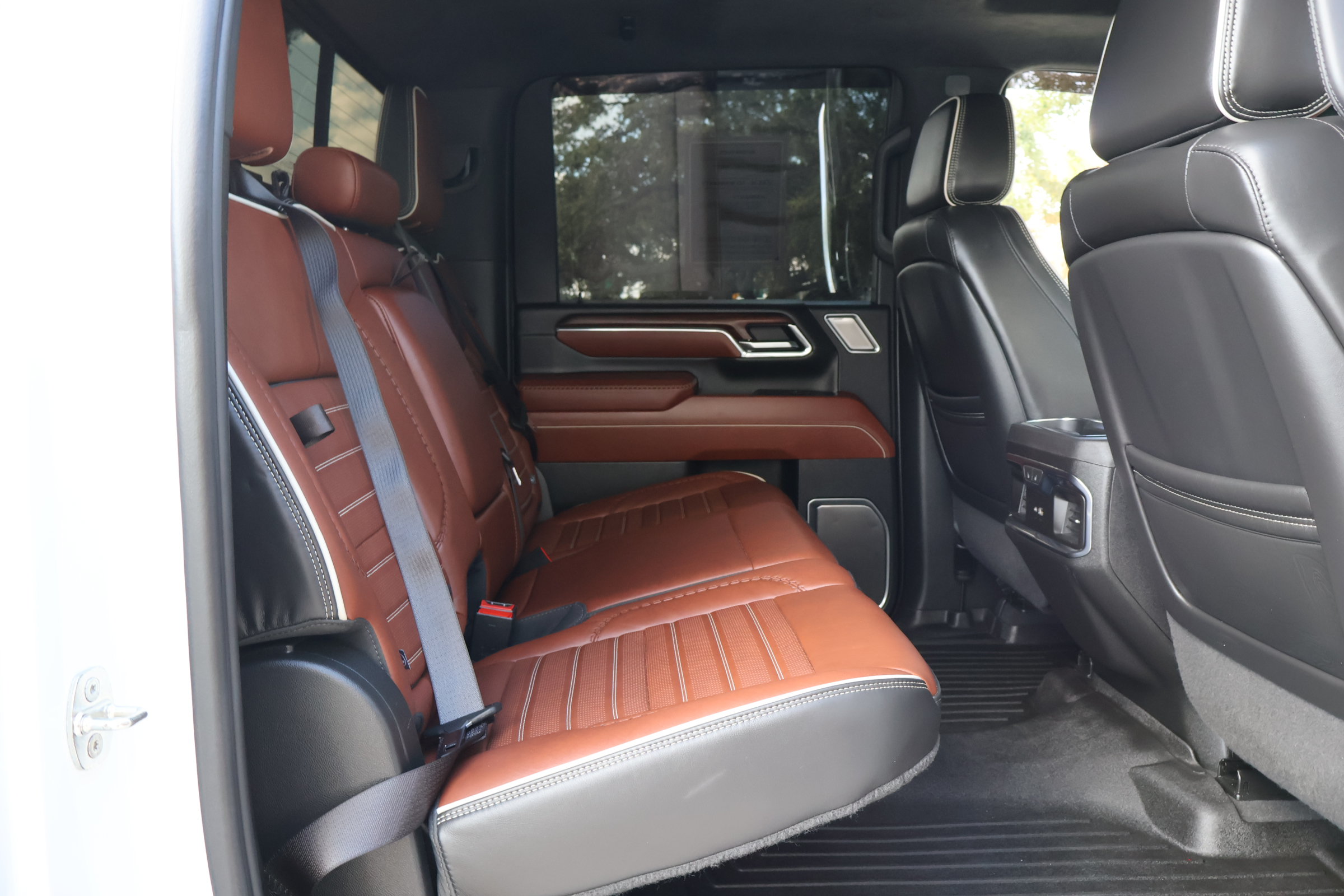 Used 2024 GMC Sierra 3500 Denali Ultimate AWD/4WD image 23