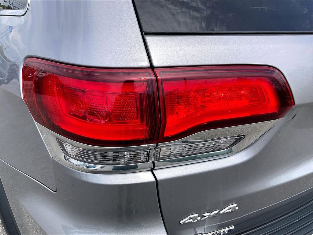 Used 2020 Jeep Grand Cherokee Limited AWD/4WD image 32