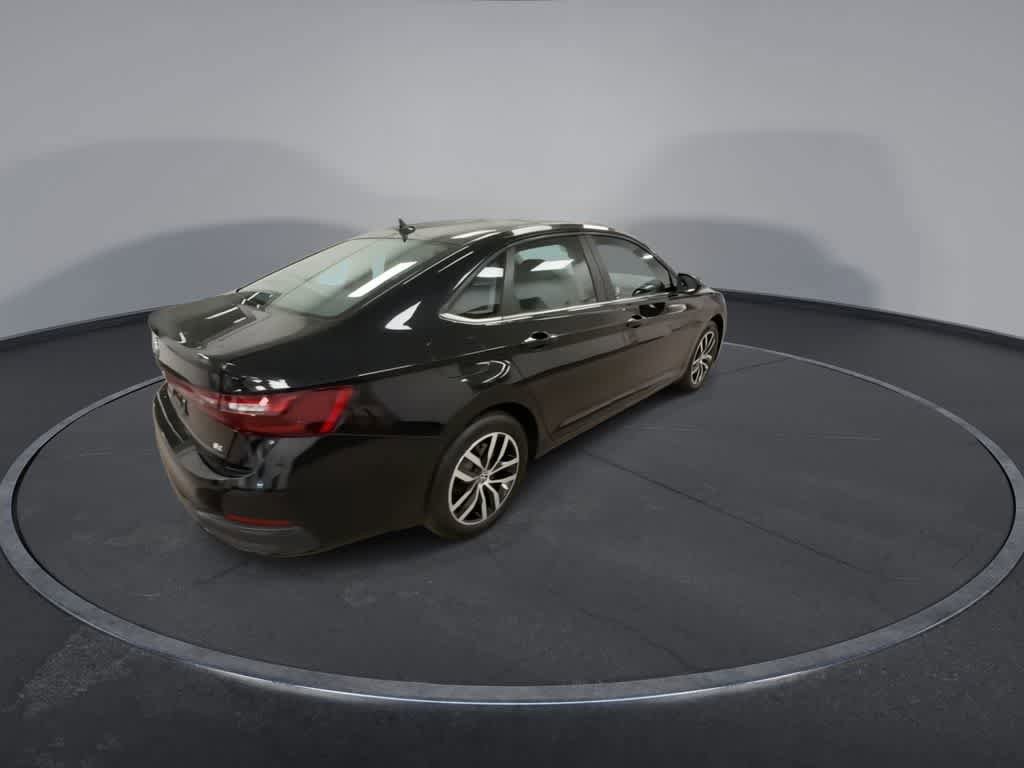 Used 2025 Volkswagen Jetta SE FWD image 8