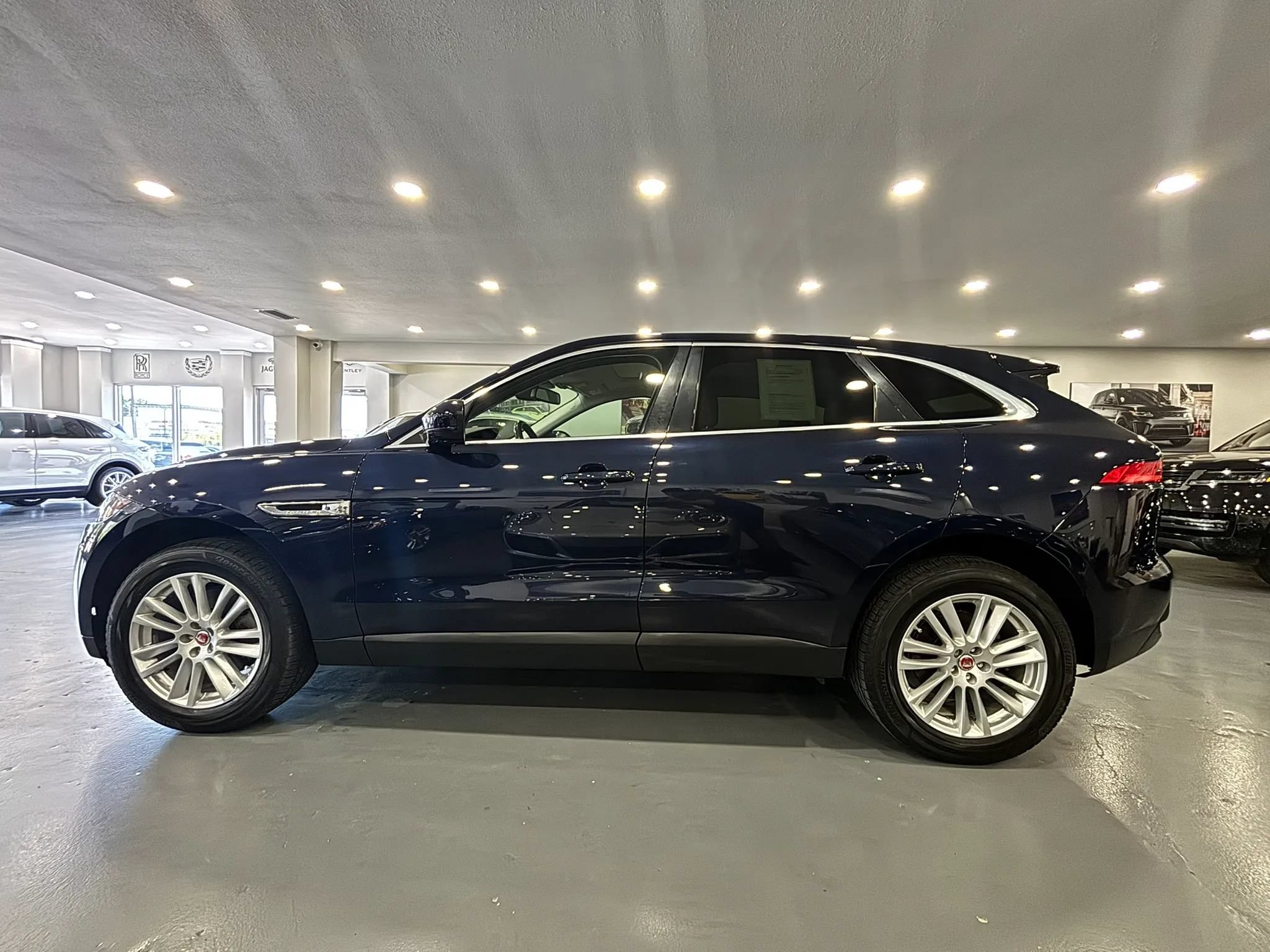 Used 2017 Jaguar F-PACE Prestige AWD/4WD image 4