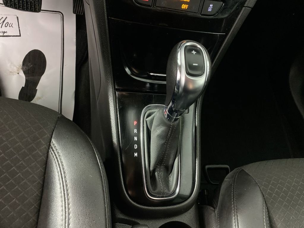 Used 2020 Buick Encore Preferred FWD image 19
