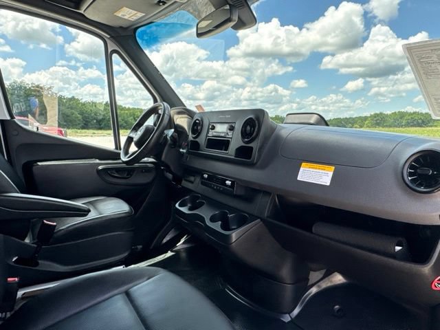 Used 2025 Mercedes-Benz Sprinter 2500 image 18