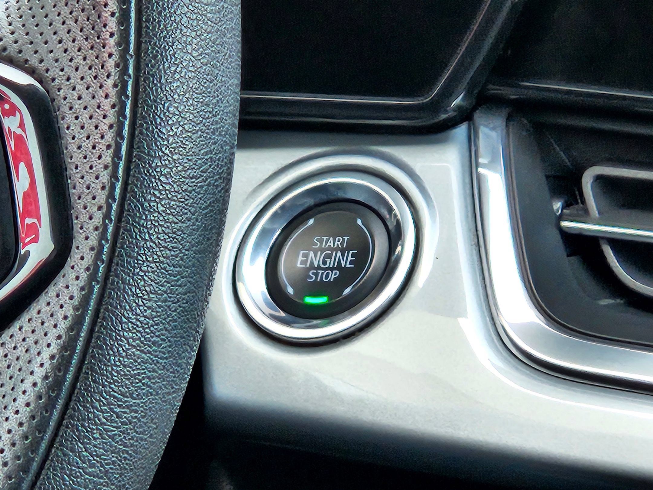 Used 2025 Chevrolet Trax LT FWD image 14