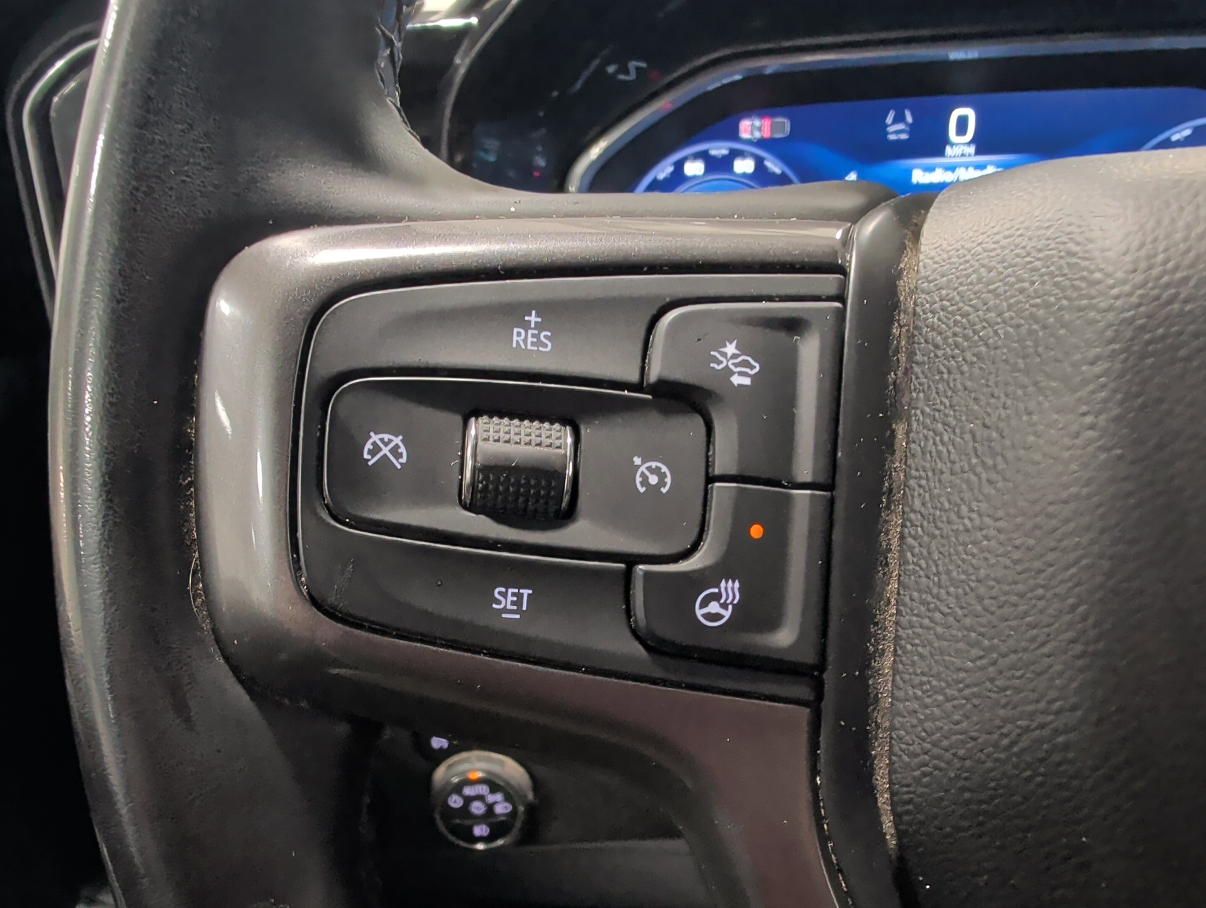 Used 2025 Chevrolet Silverado 2500 High Country w/ Technology Package AWD/4WD image 9
