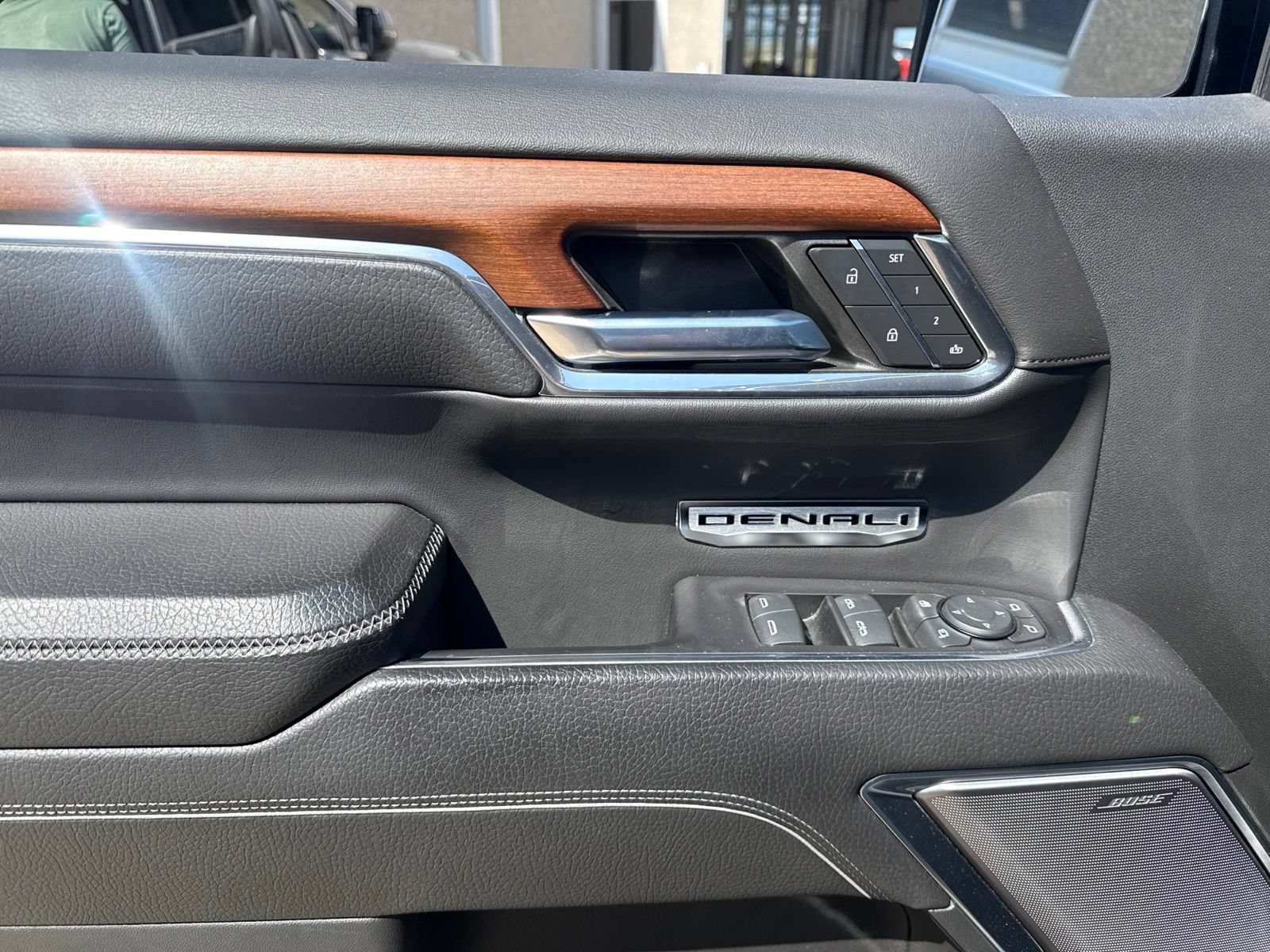 Used 2023 GMC Sierra 1500 Denali w/ Denali Reserve Package AWD/4WD image 16
