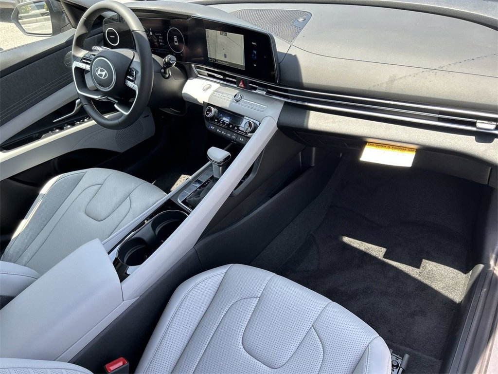 New 2025 Hyundai Elantra Limited image 18