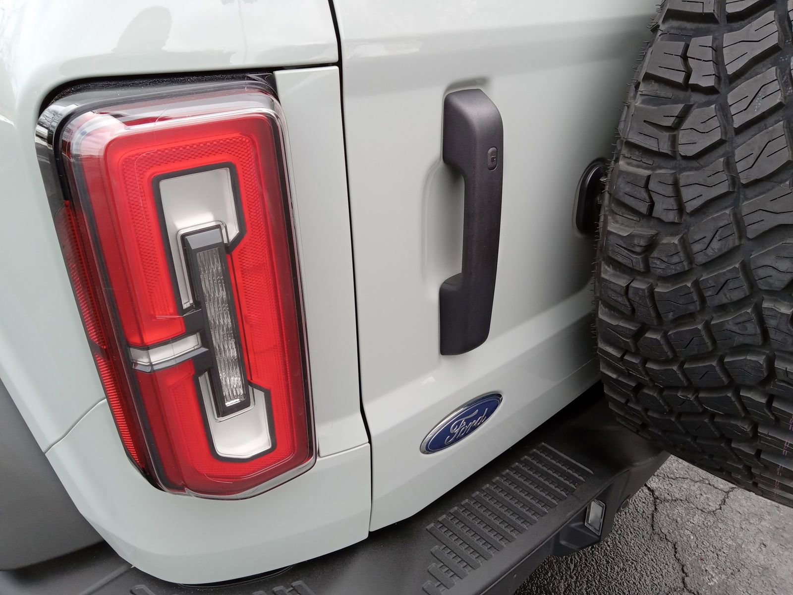 Used 2021 Ford Bronco Badlands image 8