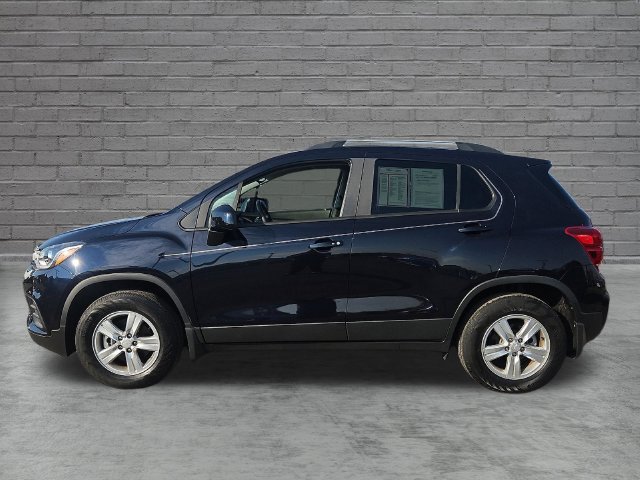Used 2022 Chevrolet Trax LT w/ Premium Seat Package AWD/4WD image 2