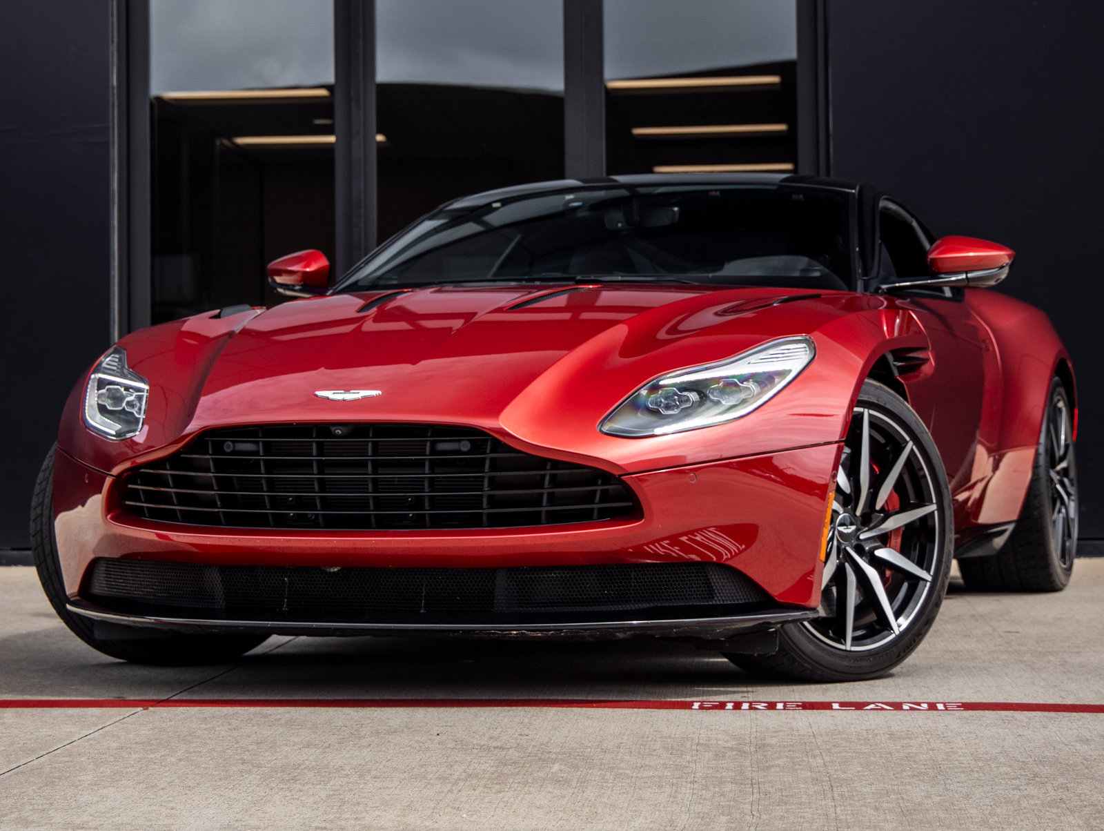 Used 2017 Aston Martin DB11 V12 RWD image 1