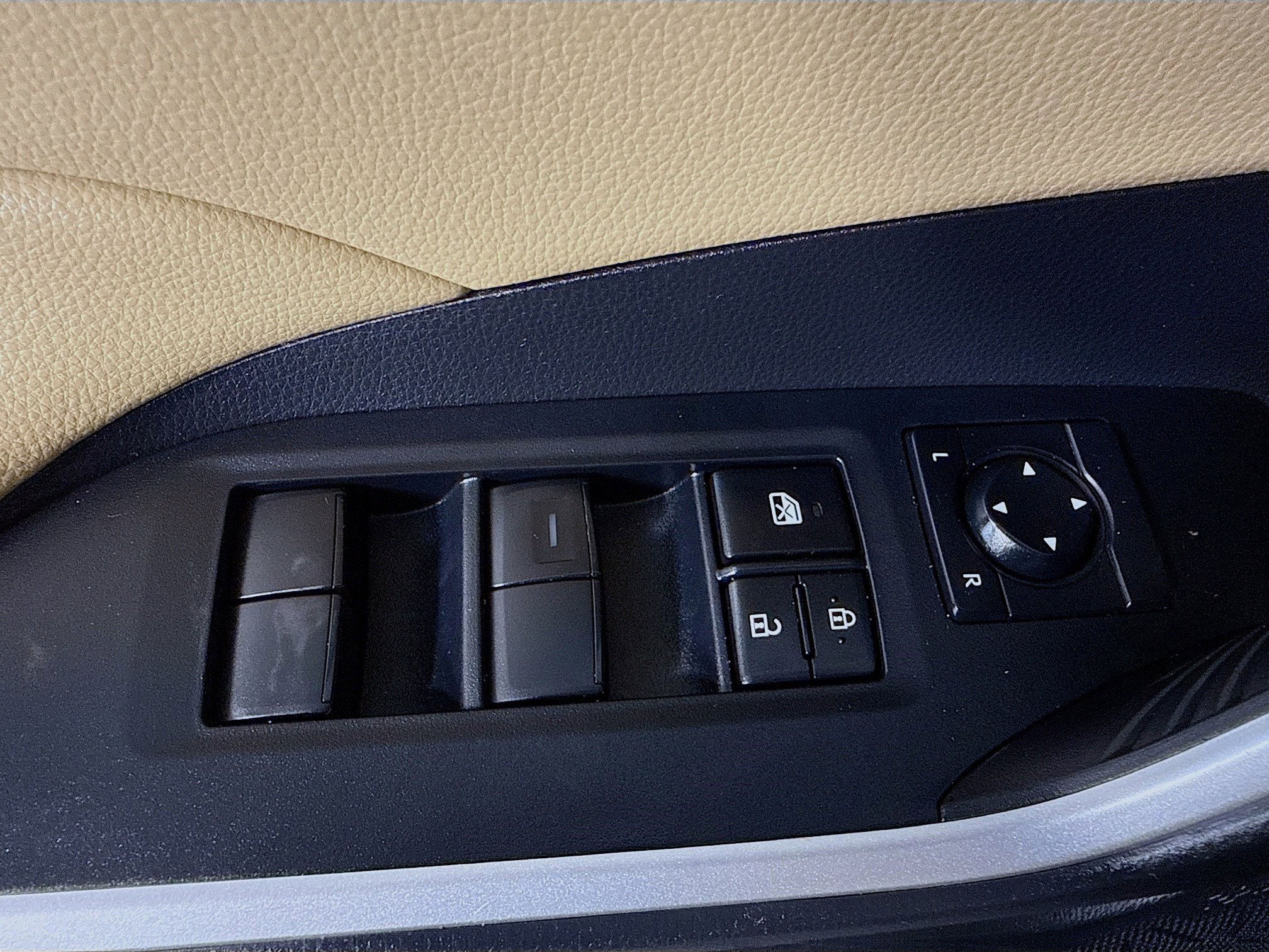 Used 2022 Toyota RAV4 LE image 15