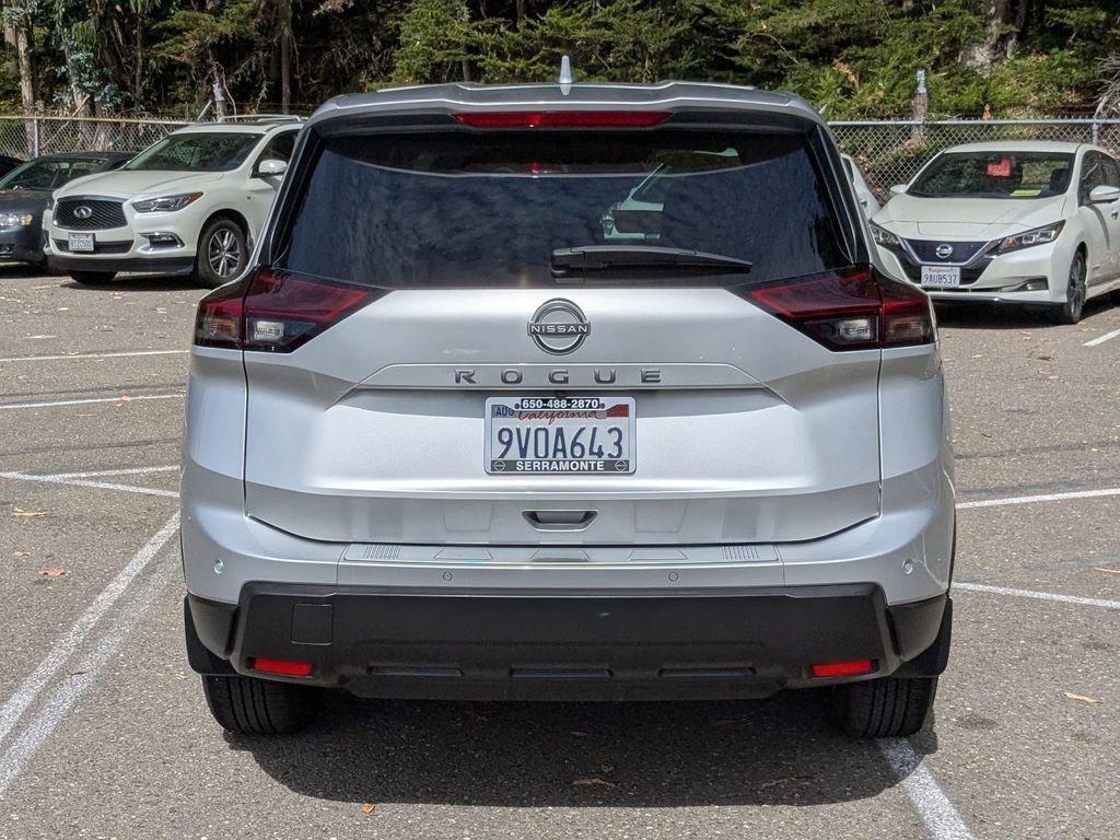 Used 2025 Nissan Rogue SV image 6