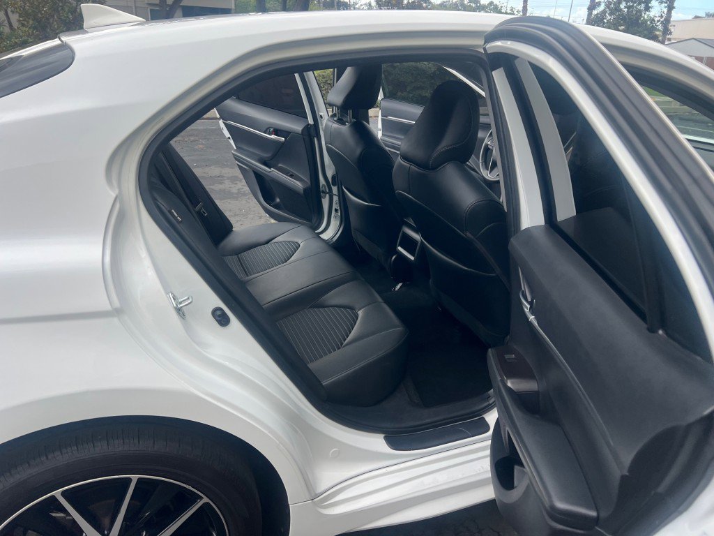 Used 2024 Toyota Camry SE image 14