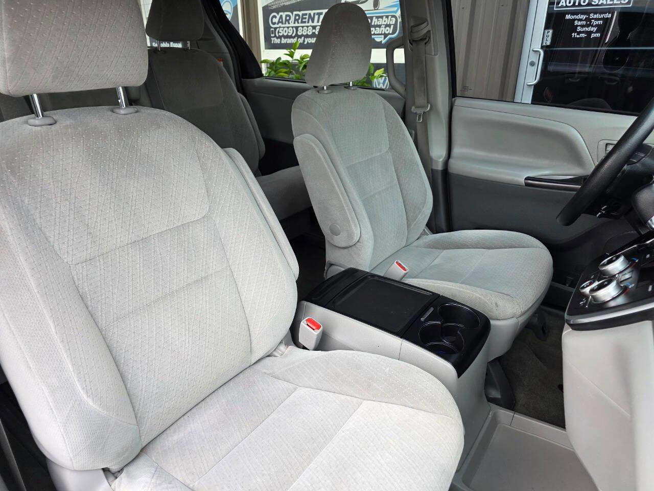 Used 2015 Toyota Sienna LE image 2