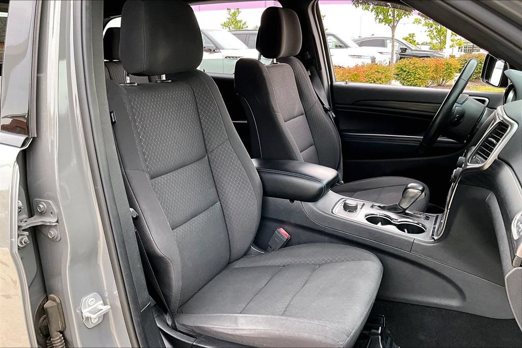 Used 2019 Jeep Grand Cherokee Laredo AWD/4WD image 27