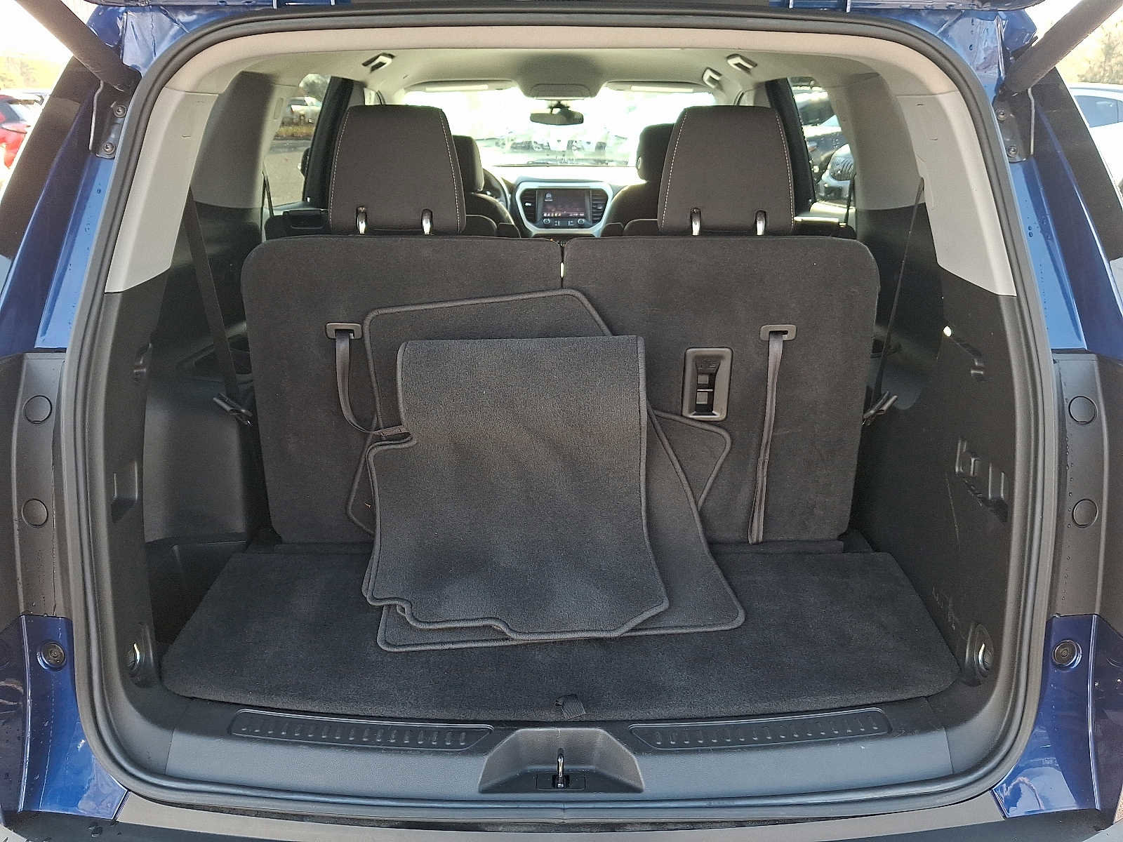 Certified 2023 GMC Acadia SLE w/ Driver Convenience Package image 32