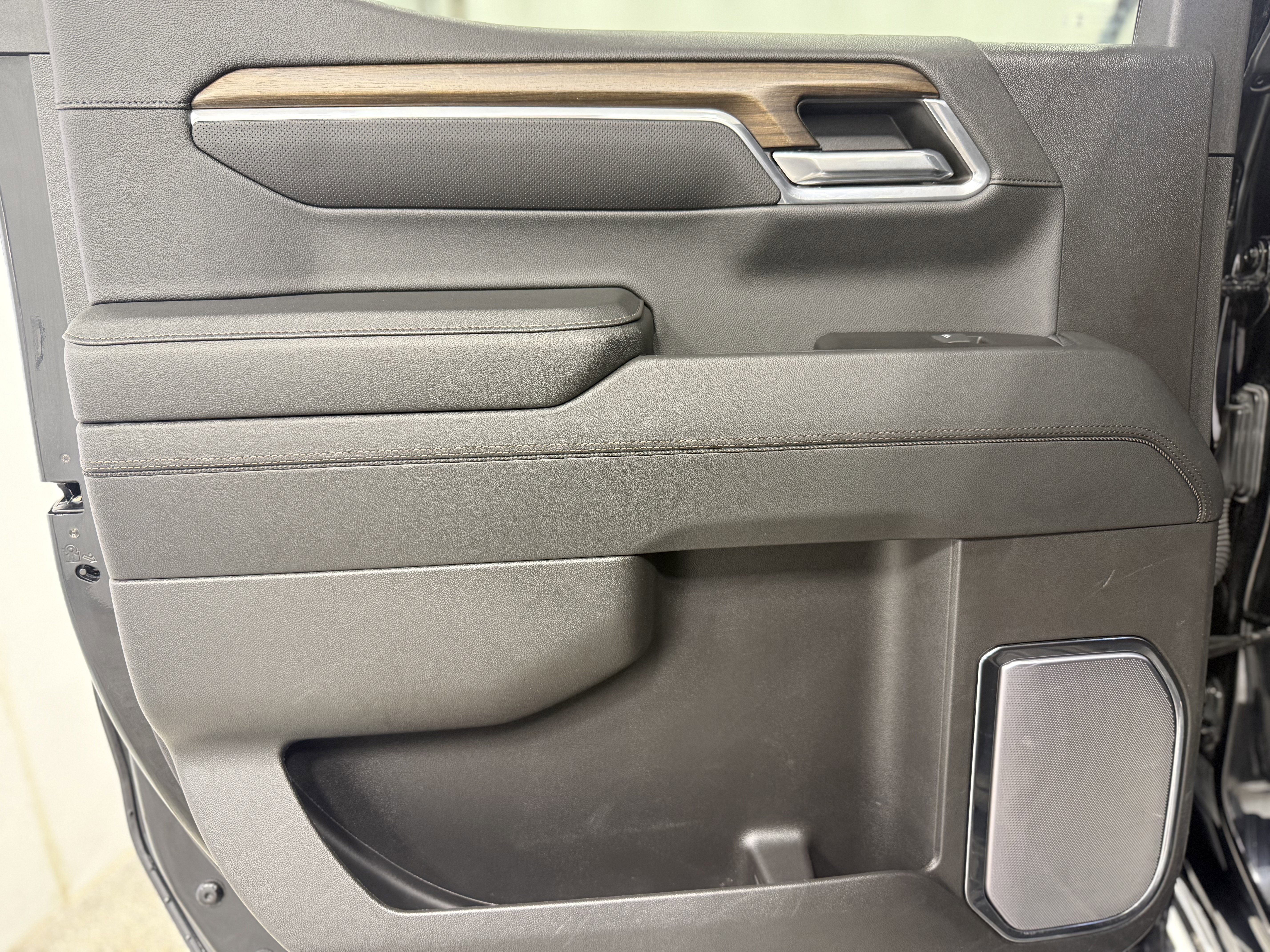 Certified 2024 Chevrolet Silverado 1500 High Country w/ Technology Package image 25