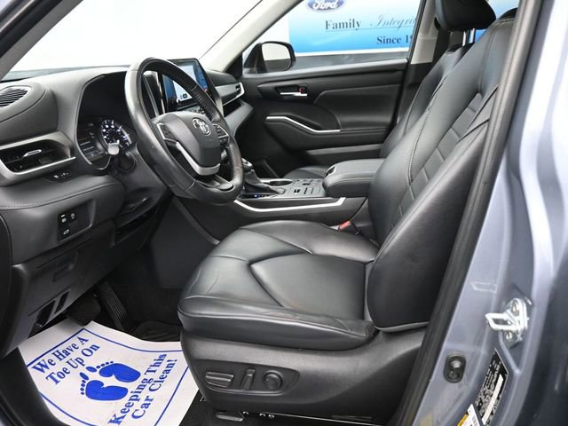 Used 2023 Toyota Highlander XLE image 14