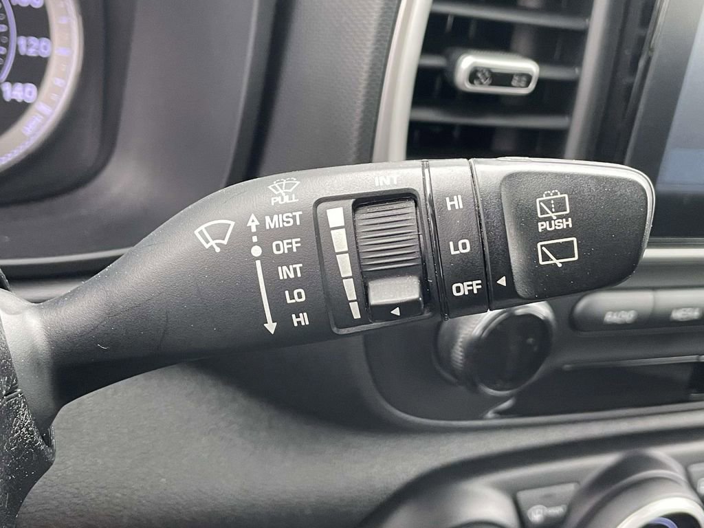 Used 2020 Hyundai Venue SEL image 22