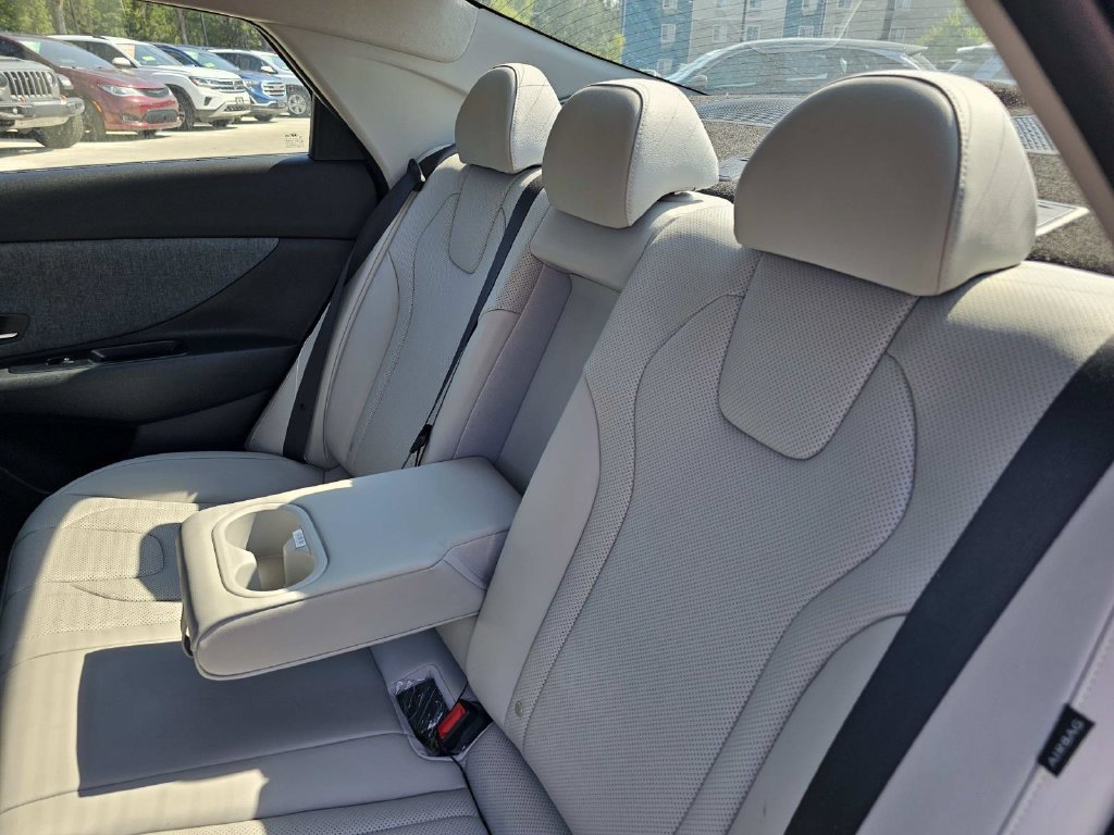 Used 2025 Hyundai Elantra Limited FWD image 34