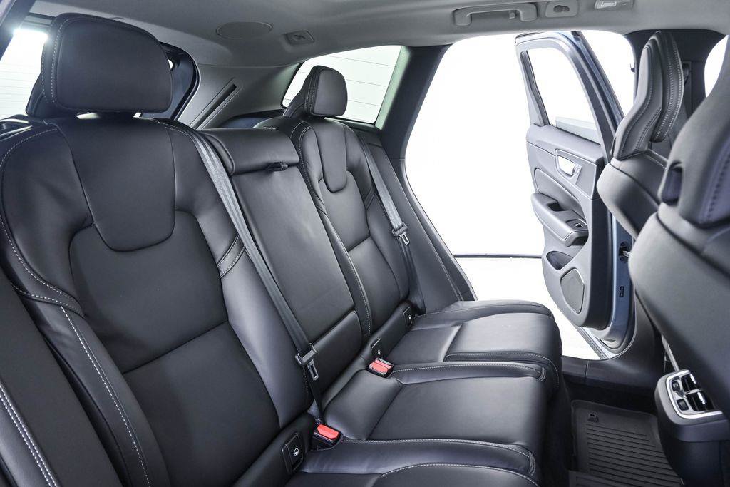 Used 2024 Volvo XC60 B5 Ultimate w/ Protection Package Premier AWD/4WD image 25