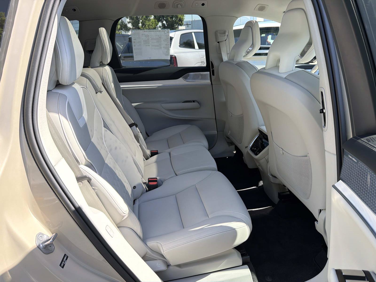 Certified 2025 Volvo EX90 Ultra AWD/4WD image 25