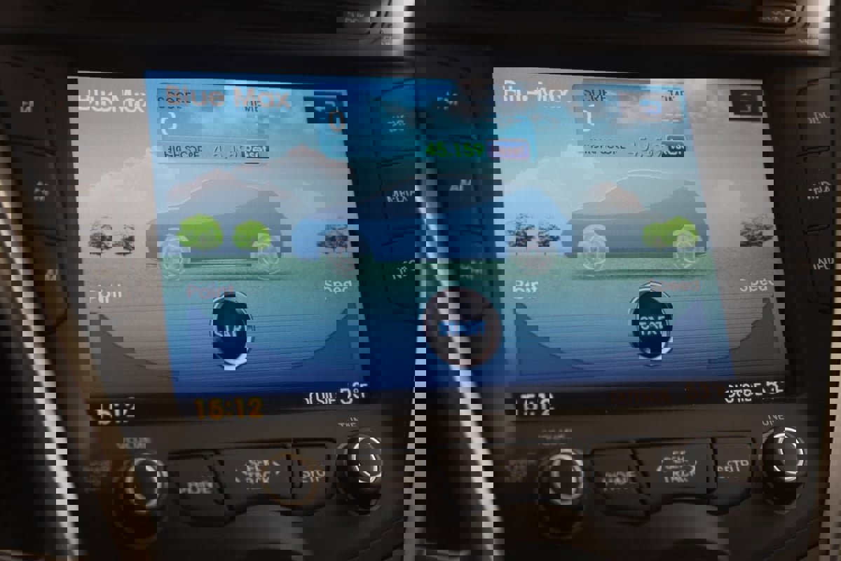 Used 2016 Hyundai Veloster w/ Option Group 02 image 27