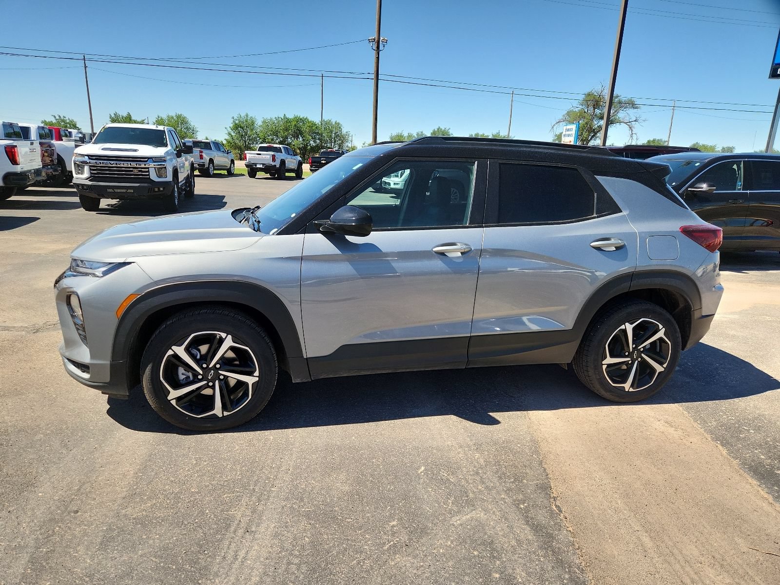 Used 2023 Chevrolet TrailBlazer RS FWD image 2