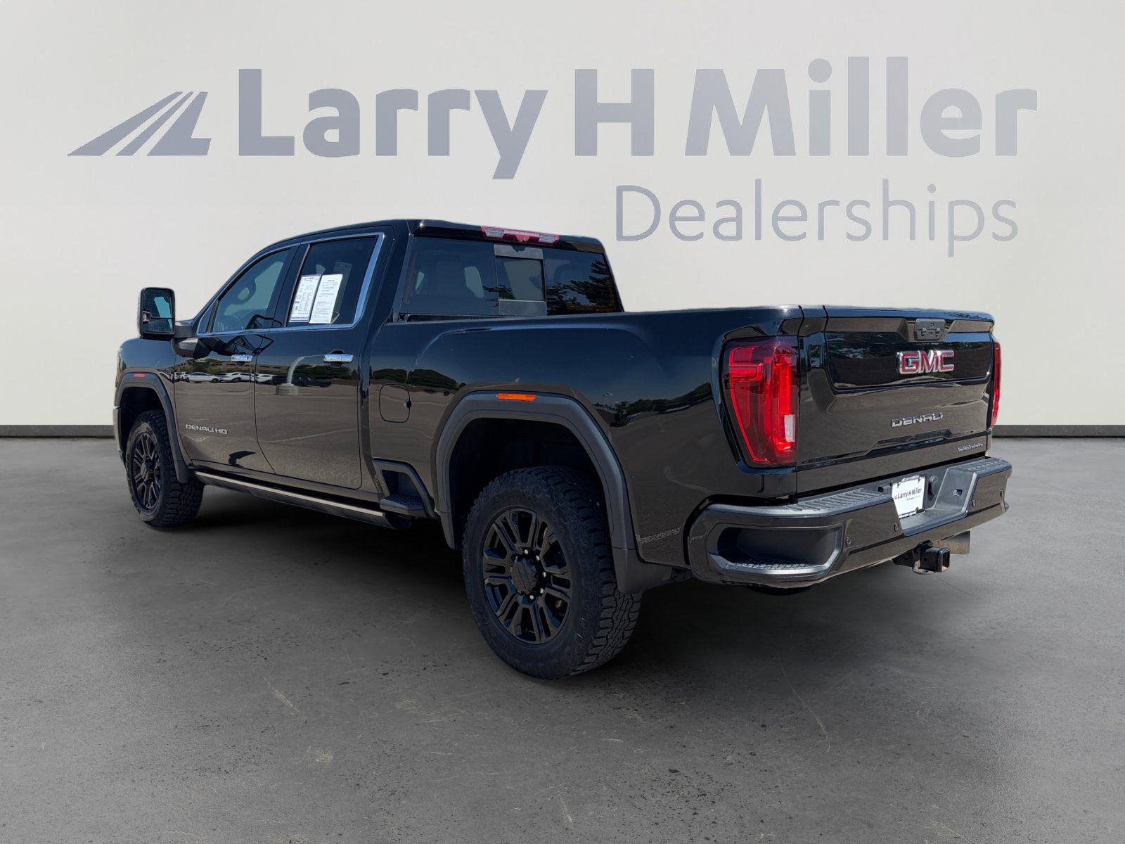 Used 2021 GMC Sierra 2500 Denali w/ Denali Black Diamond Edition AWD/4WD image 4
