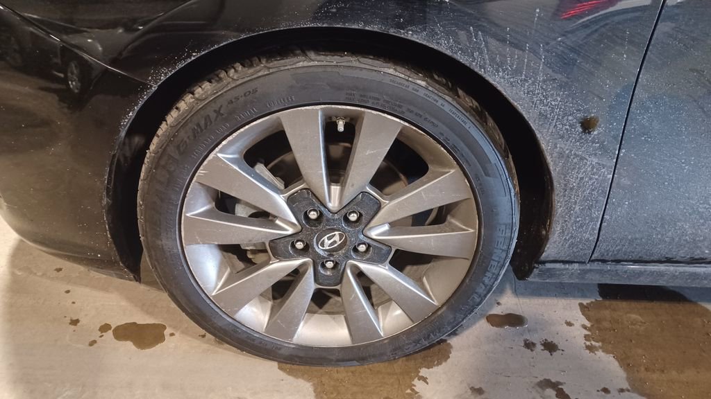 Used 2018 Hyundai Elantra GT Sport w/ Sport Tech Package 04 image 3