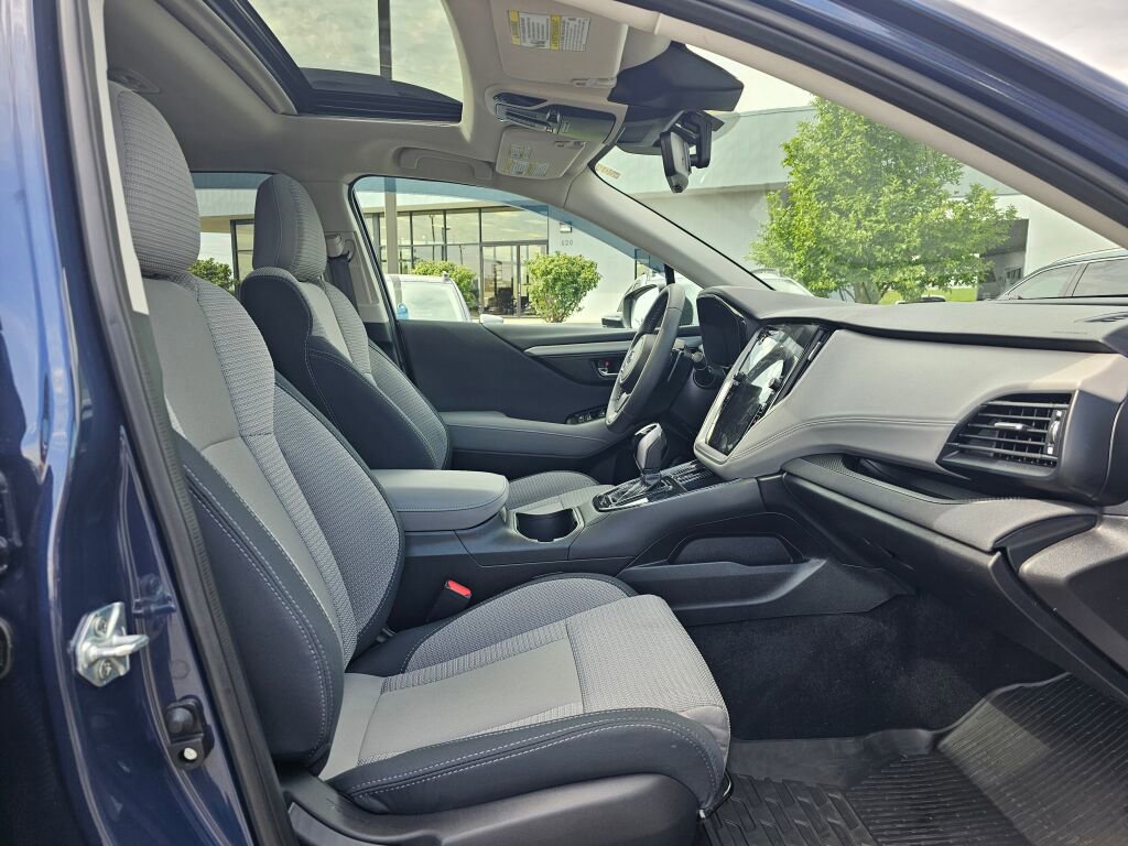 Used 2025 Subaru Outback Premium AWD/4WD image 11