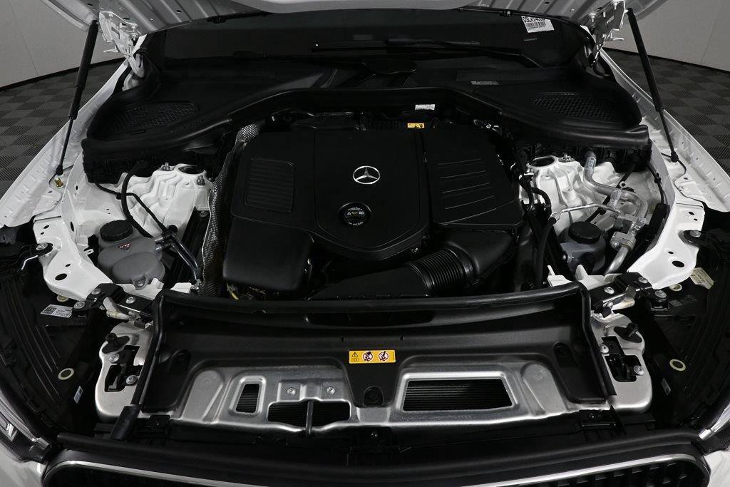 Used 2025 Mercedes-Benz GLC 300 4MATIC image 32