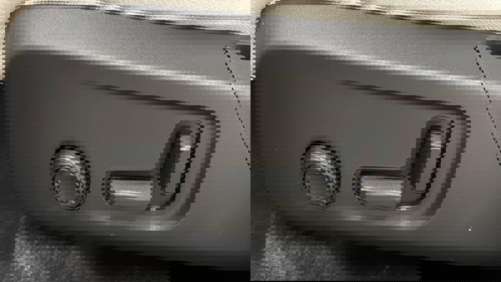 Used 2026 Volvo XC40 B4 Plus w/ Climate Package image 24