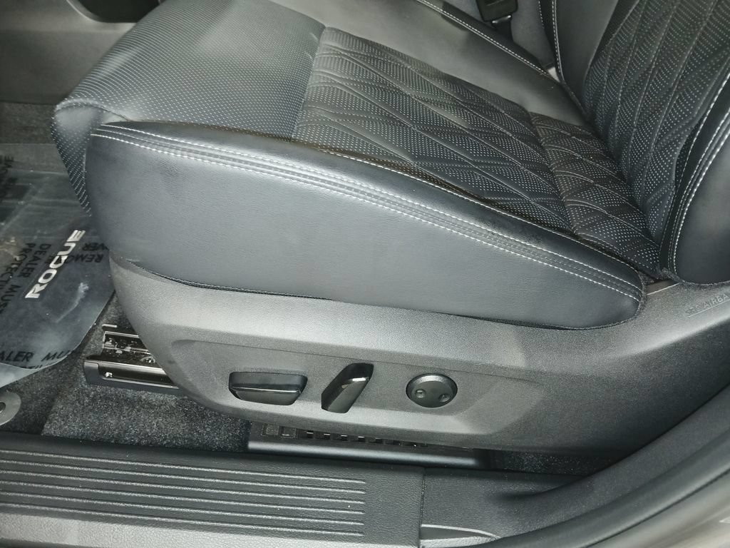 Used 2026 Nissan Rogue Platinum w/ Platinum Premium Package AWD/4WD image 17