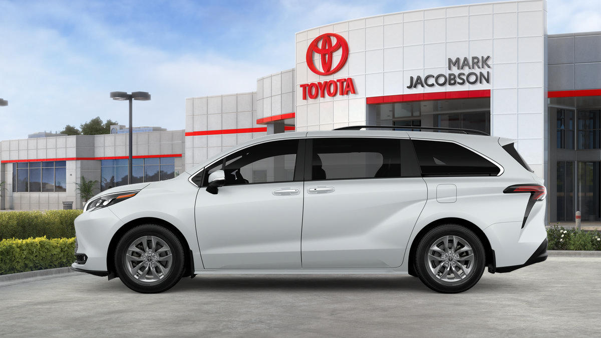 New 2026 Toyota Sienna XLE AWD/4WD image 4