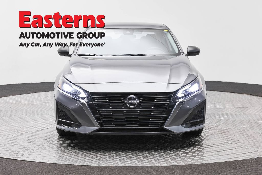 Used 2025 Nissan Altima 2.5 SV FWD image 3