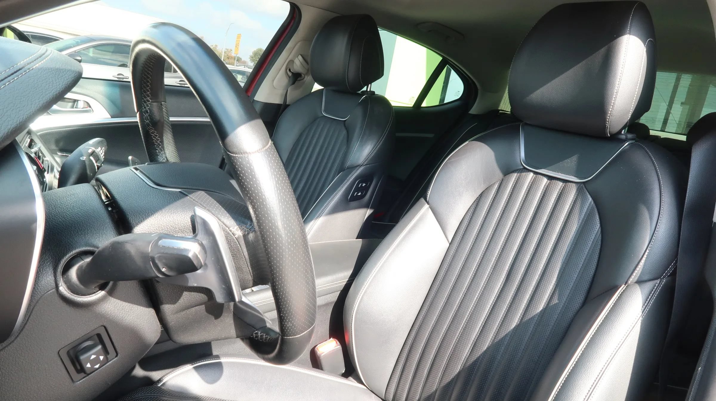Used 2021 Genesis G70 3.3T RWD image 17