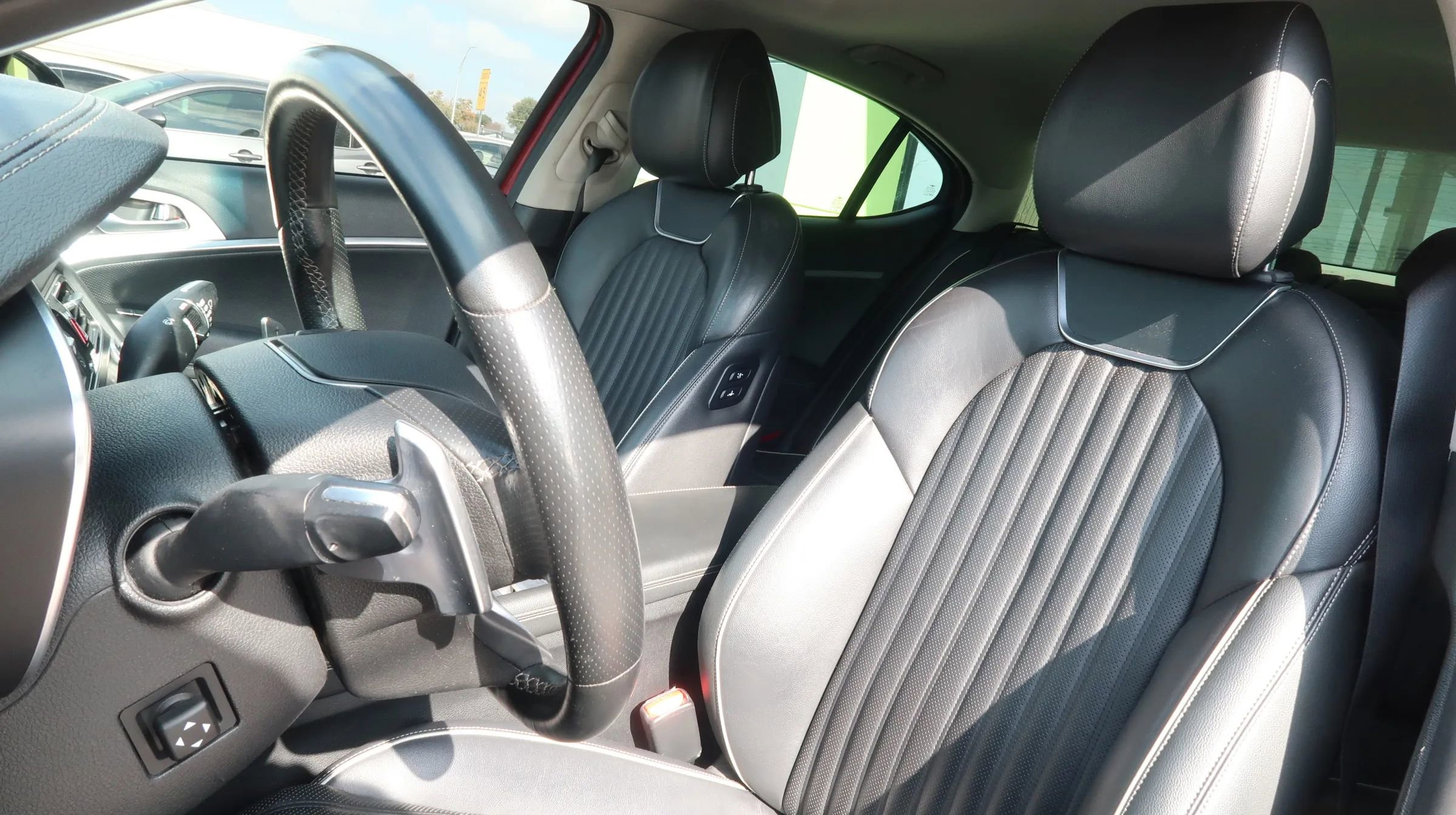Used 2021 Genesis G70 3.3T image 17
