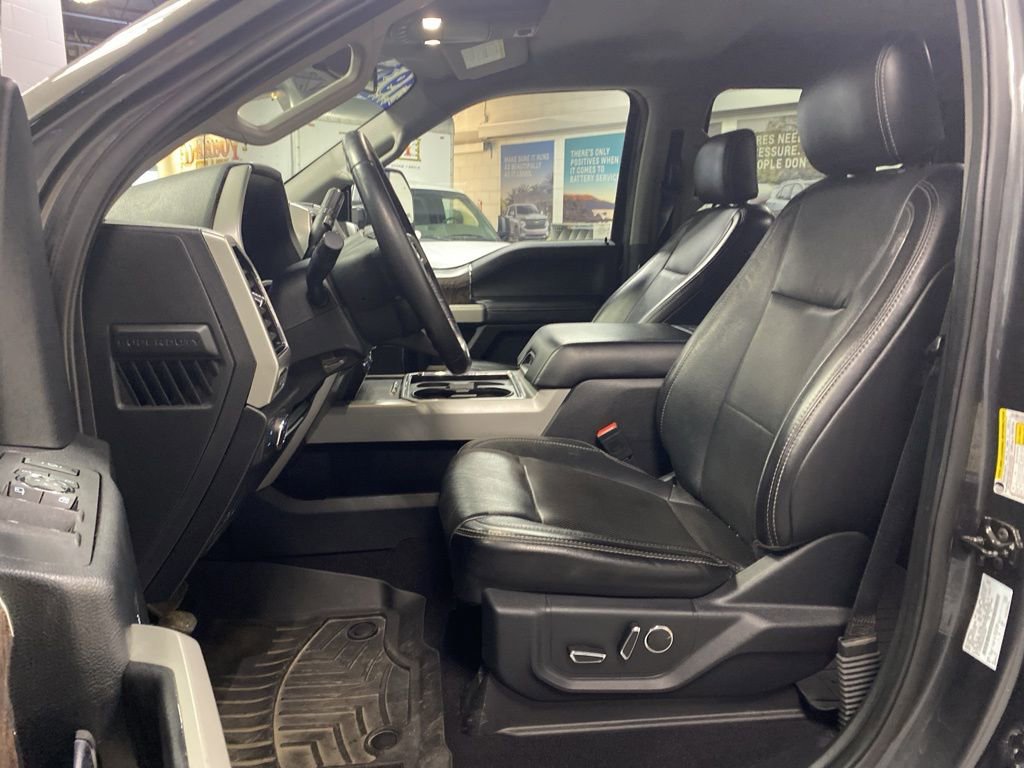 Used 2019 Ford F250 Lariat w/ Chrome Package image 11