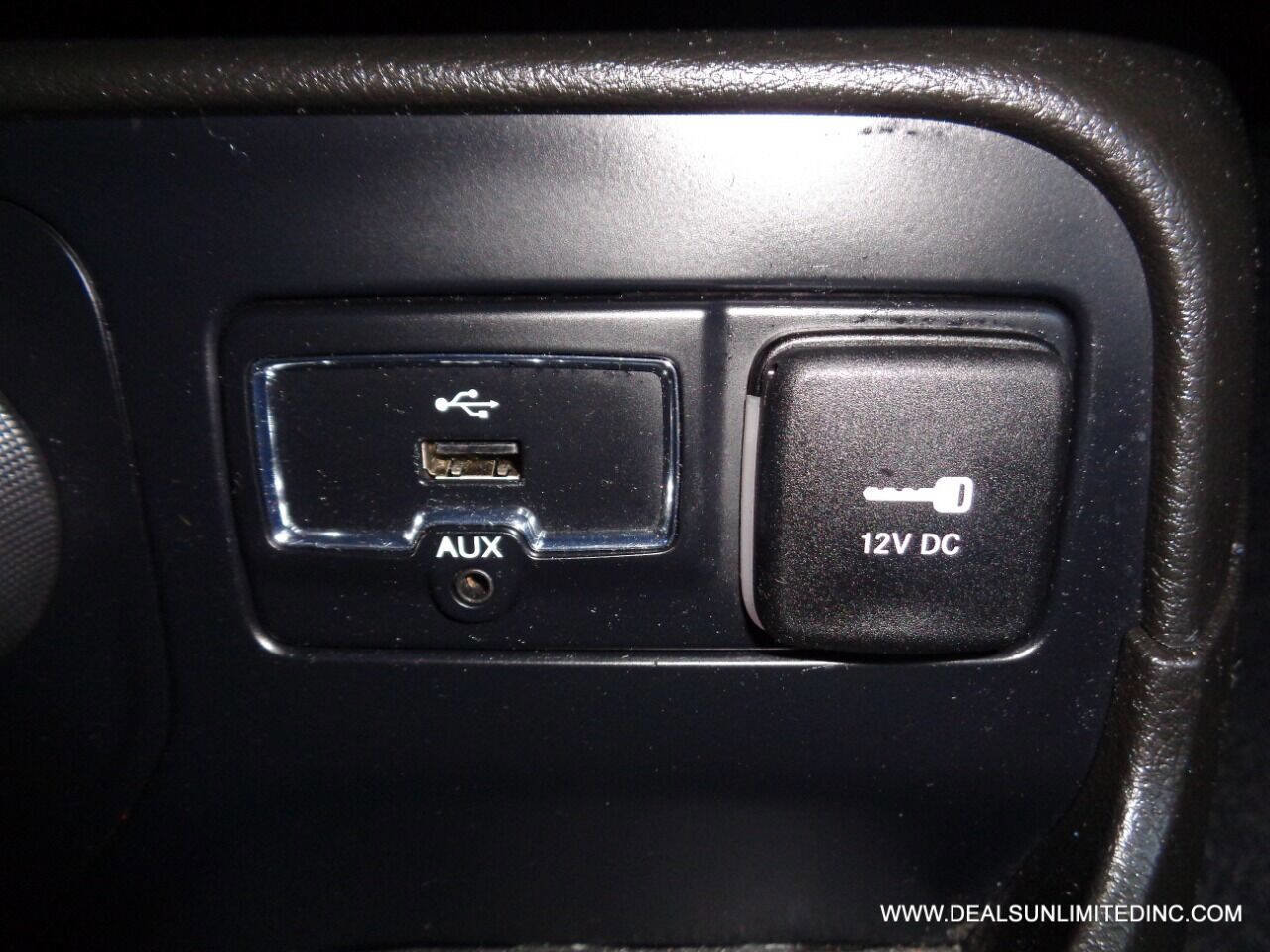 Used 2017 Jeep Renegade Sport w/ Power & Air Group image 14