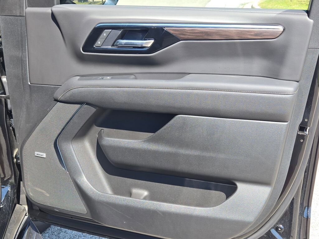 Used 2025 Chevrolet Suburban Premier image 13