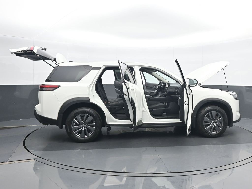 Used 2024 Nissan Pathfinder S image 26