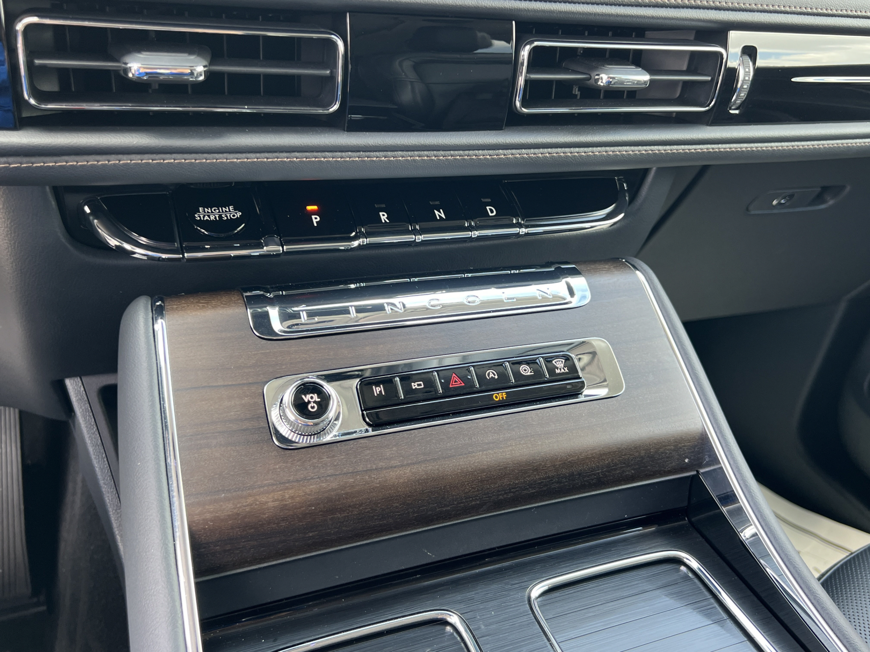 New 2025 Lincoln Aviator Reserve w/ Illumination Package RWD image 18