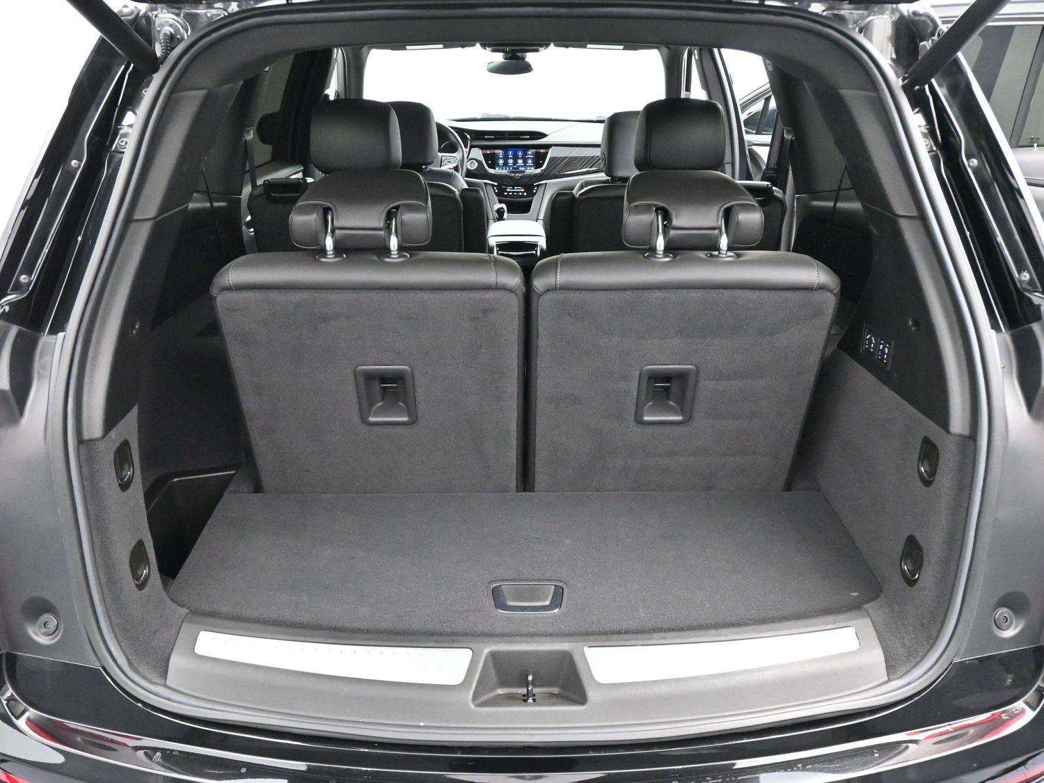 Certified 2025 Cadillac XT6 Premium Luxury image 8