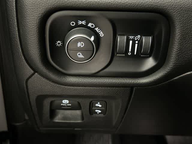 Used 2025 RAM 1500 Laramie AWD/4WD image 18