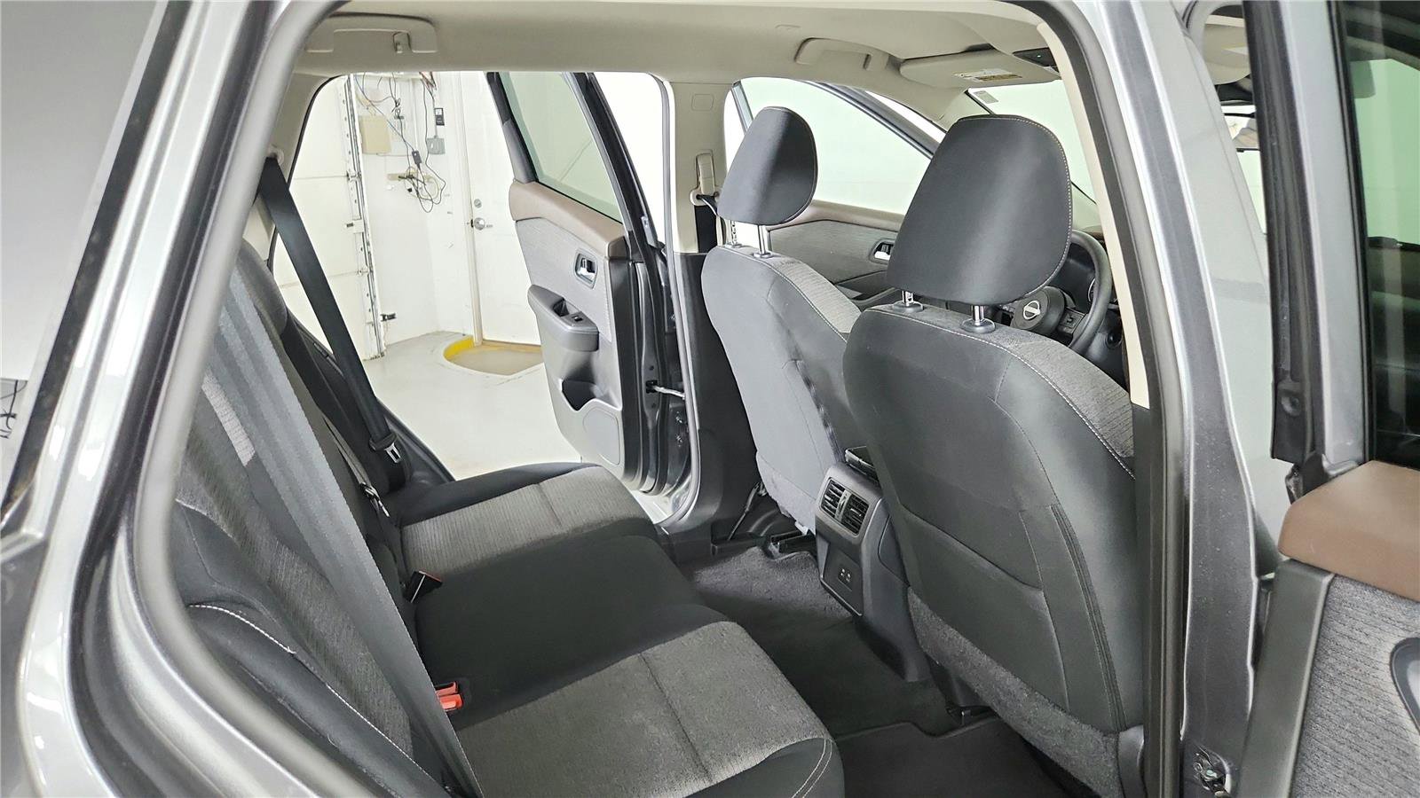 Used 2023 Nissan Rogue SV FWD image 18