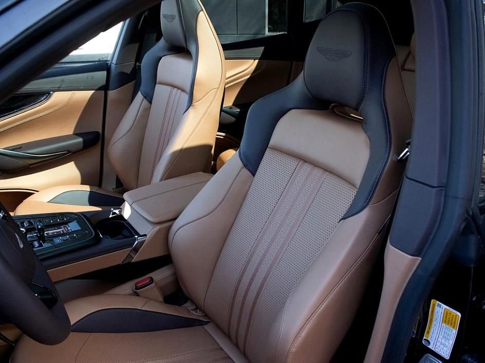 New 2025 Aston Martin DBX 707 image 9