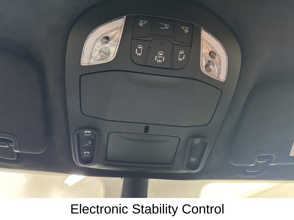 Used 2023 Chrysler Pacifica Pinnacle w/ Trailer Tow Group image 43