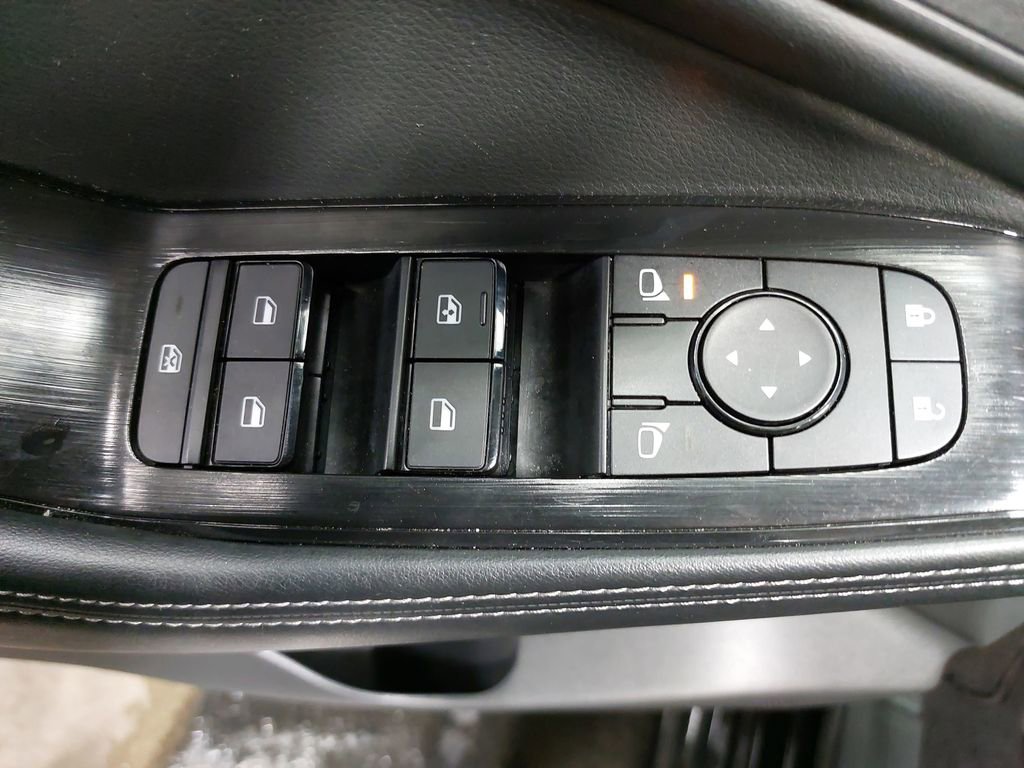 Certified 2025 Nissan Rogue SV image 28