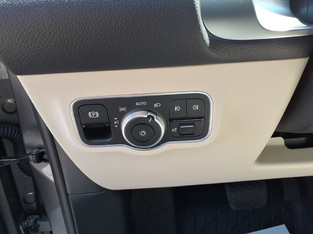 New 2026 Mercedes-Benz GLB 250 4MATIC image 17
