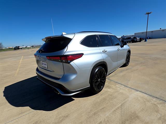 Used 2023 Toyota Highlander XSE FWD image 8